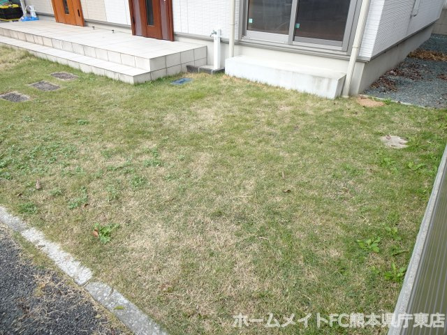 フィカーサ佐土原Bの庭