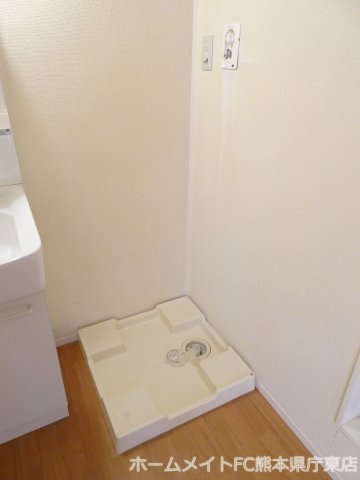 フィカーサ佐土原Bの洗面所