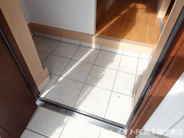 フィカーサ佐土原Bの玄関