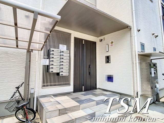 クリエオーレ萱島東のエントランス