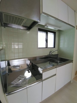 【キッチン】 | リトルブラウン | コンパクトなキッチンで掃除もラクラク