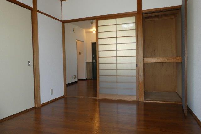 えきまえマンションの洋室