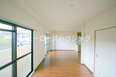 【居間・リビング】 | ルミエール西緑丘 | ※同タイプの写真となり、実際のお部屋とは異なる場合があります