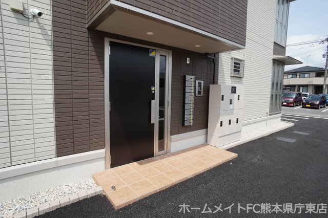 熊本市中央区国府３丁目のアパートのエントランス