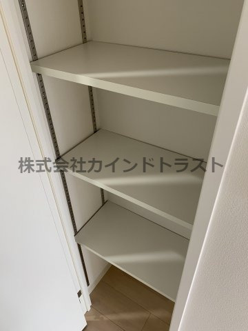 ベルフェリーク天満橋の収納|こまごまとしたものを収納できそうですね