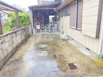 【駐車場】 | 取手市椚木中古住宅 | 駐車場に車を止められます