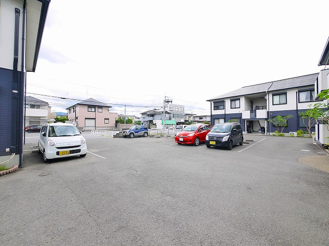アスティオン飛鳥Bの駐車場|駐車スペースもあります