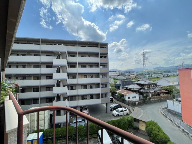 朝倉街道ハイツの展望|奥には、イオン筑紫野も見えております。