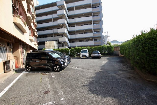朝倉街道ハイツの駐車場