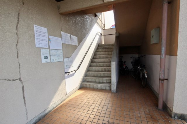 朝倉街道ハイツのエントランス