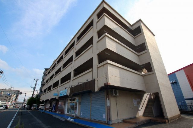 朝倉街道ハイツの外観|駅前通りにあり、お買い物にもとても便利。西鉄・JRのダブルアクセスです。