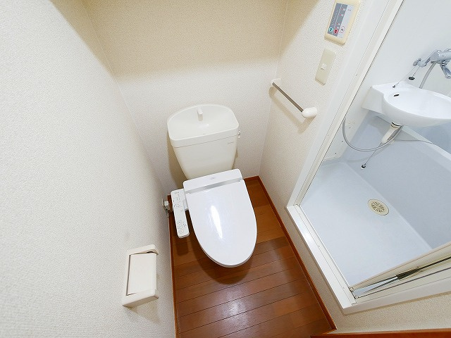 レオパレスＡＱＵＡ　ＢＬＵＥのトイレ|コンパクトで使いやすいトイレです