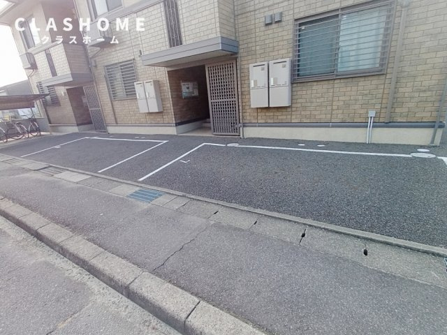 ウィルモアセブン　　刈谷市近郊の賃貸はクラスホームの駐車場