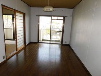 【居間・リビング】 | 愛媛県四国中央市川之江町一棟マンション