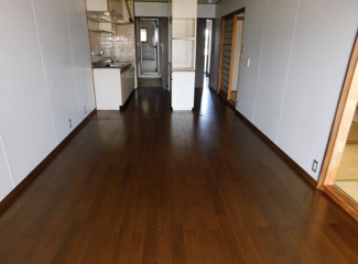 【居間・リビング】 | 愛媛県四国中央市川之江町一棟マンション