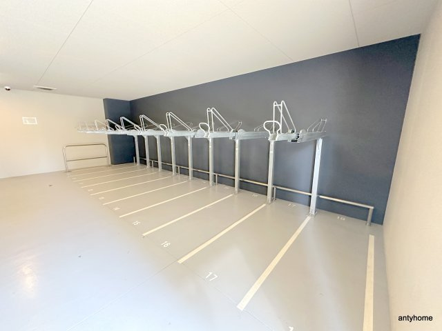 スプランディッド難波3　仲介手数料無料の駐車場