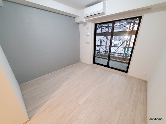 スプランディッド難波3　仲介手数料無料の居間・リビング