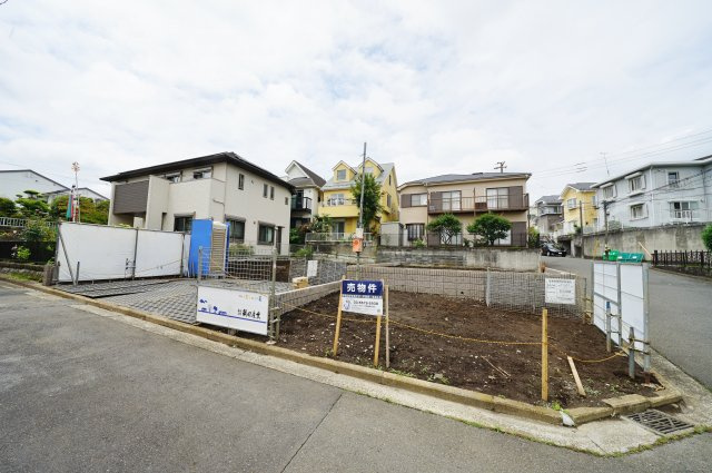 【仲介手数料無料】教育関連施設やスーパー等が点在し、子育てしやすい住環境のお住まい♪の外観|「鶴ヶ峰」駅ご利用可能、全2棟の新築戸建住宅です。