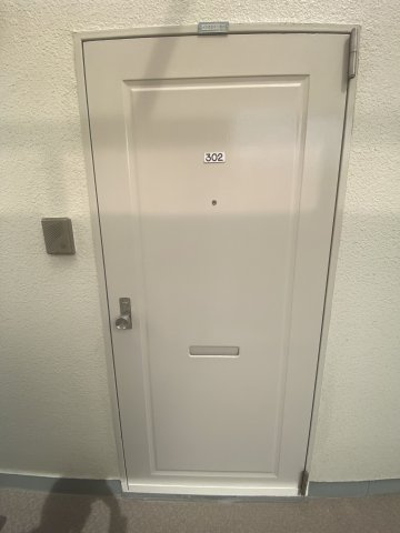 粕谷ハイツの玄関