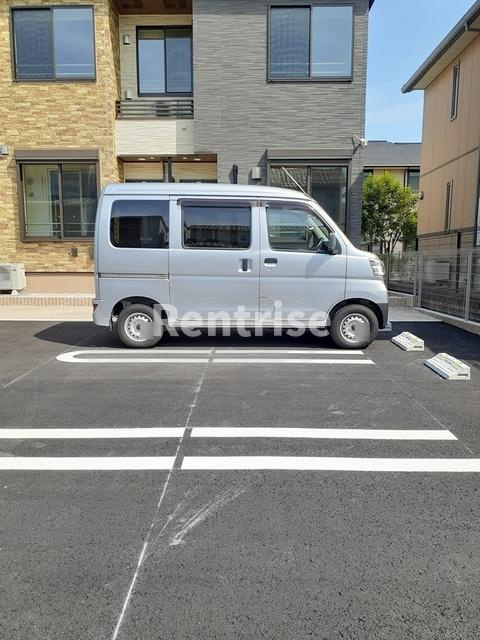 一宮市大和町妙興寺字横道のアパートの駐車場