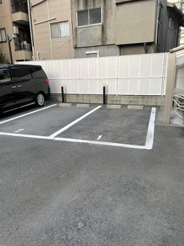 ノルデンハイム天神橋アドバンスの駐車場