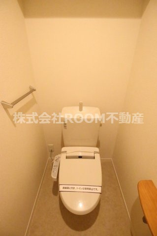 プリマビレッジ若葉のトイレ|落ち着いた色調のトイレです