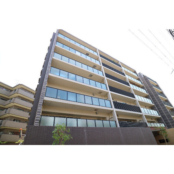 プレイズ二条の外観