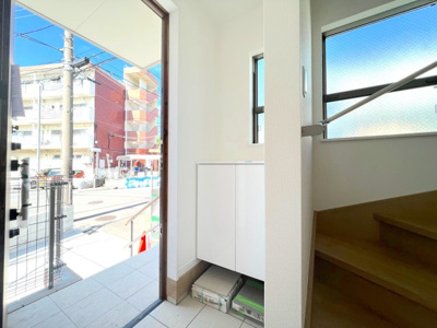 【玄関】 | 瀬谷区橋戸3丁目新築分譲＊相鉄線【瀬谷駅平坦15分】2階建全2棟！開放感のあるお洒落な建物