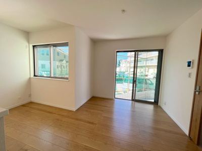 【居間・リビング】 | 瀬谷区橋戸3丁目新築分譲＊相鉄線【瀬谷駅平坦15分】2階建全2棟！開放感のあるお洒落な建物