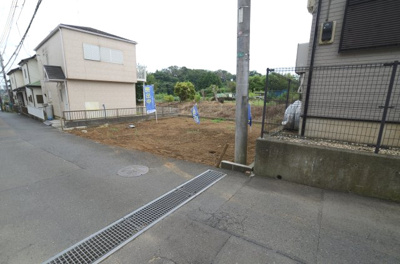 【前面道路含む現地写真】 | 海老名市国分南４丁目　売地　全１区画　【仲介手数料無料】