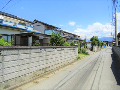 【前面道路含む現地写真】 | 中古戸建　笛吹市石和町河内 | 前面道路含む現地写真です