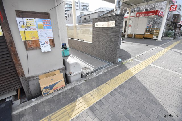 有馬パレス江坂　仲介手数料無料のエントランス