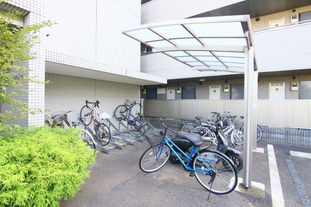 ＣＨＡＲＩＴＥ　ＨＩＹＯＳＨＩのその他共用部分|別部屋の参考写真です。