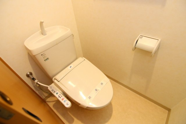 ＣＨＡＲＩＴＥ　ＨＩＹＯＳＨＩのトイレ|別部屋の参考写真です。