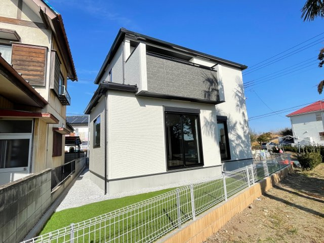 藤岡市立石新田（全1棟）1号棟の前面道路含む現地写真