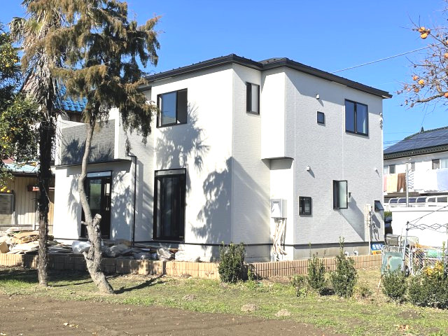 藤岡市立石新田（全1棟）1号棟の外観|ナチュラルで飽きの来ないデザインは流行に左右されない家の形です。外構も綺麗に仕上がっています(^▽^)/
