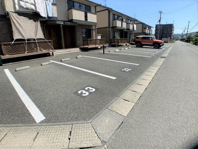 ソリアートレジデンスEの駐車場