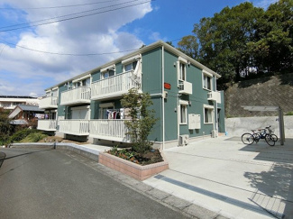 【外観】 | ペットOK♪ワンちゃんまたは猫ちゃんと一緒に暮らせる2階建てアパートです☆小田急線「柿生」駅にアクセス可能な最寄りバス停徒歩5分！