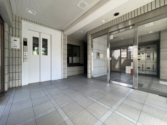 パレ・グランドール長者原駅前のエントランス