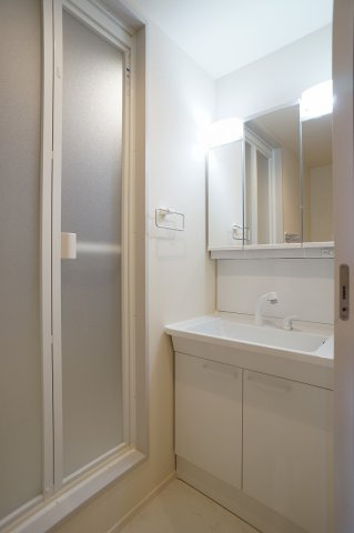 【独立洗面台】 | Heritage | 洗面所内の洗髪洗面化粧台です