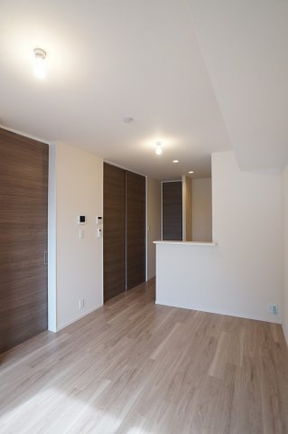 【居間・リビング】 | Heritage | ベランダ側からの内観写真です