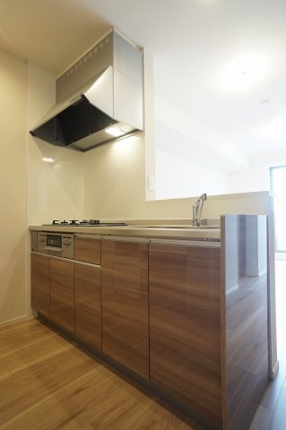 【キッチン】 | Heritage | 3口ガスコンログリル付スライディング収納のシステムキッチンです