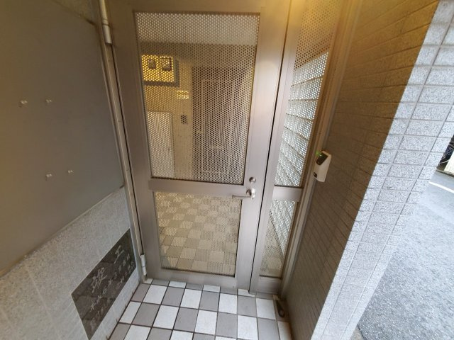 ウイング大久保の玄関