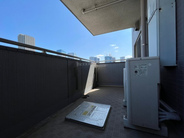 開放的で明るい空間を演出してくれるバルコニーです
