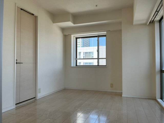 落ち着いて過ごせるお部屋なので、寝室にいかがでしょうか