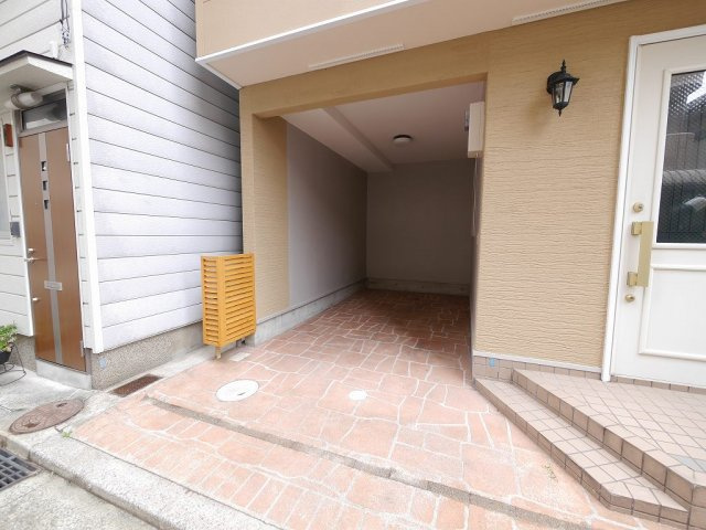 雲井通2丁目　戸建の駐車場