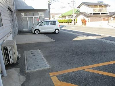庭瀬倉庫の駐車場