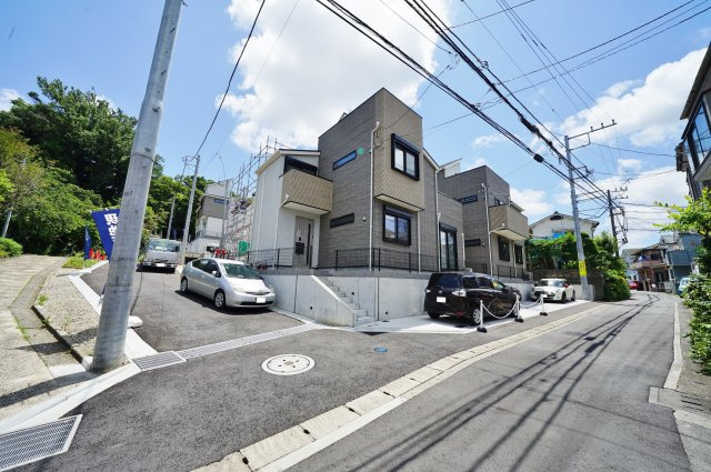 【仲介手数料無料】二俣川駅ご利用可。緑豊かな公園や生活施設が徒歩圏内の暮らしやすい住まい♪の前面道路含む現地写真|まずは周辺環境も合わせて一度現地をご確認ください