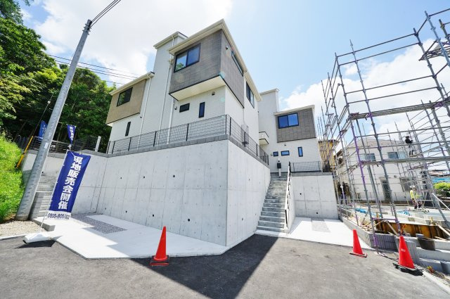 【仲介手数料無料】二俣川駅ご利用可。緑豊かな公園や生活施設が徒歩圏内の暮らしやすい住まい♪の外観