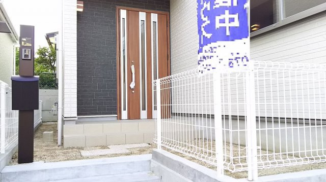 神戸市垂水区本多聞２丁目　新築戸建　２区画の外観：施工例|同社同仕様玄関
